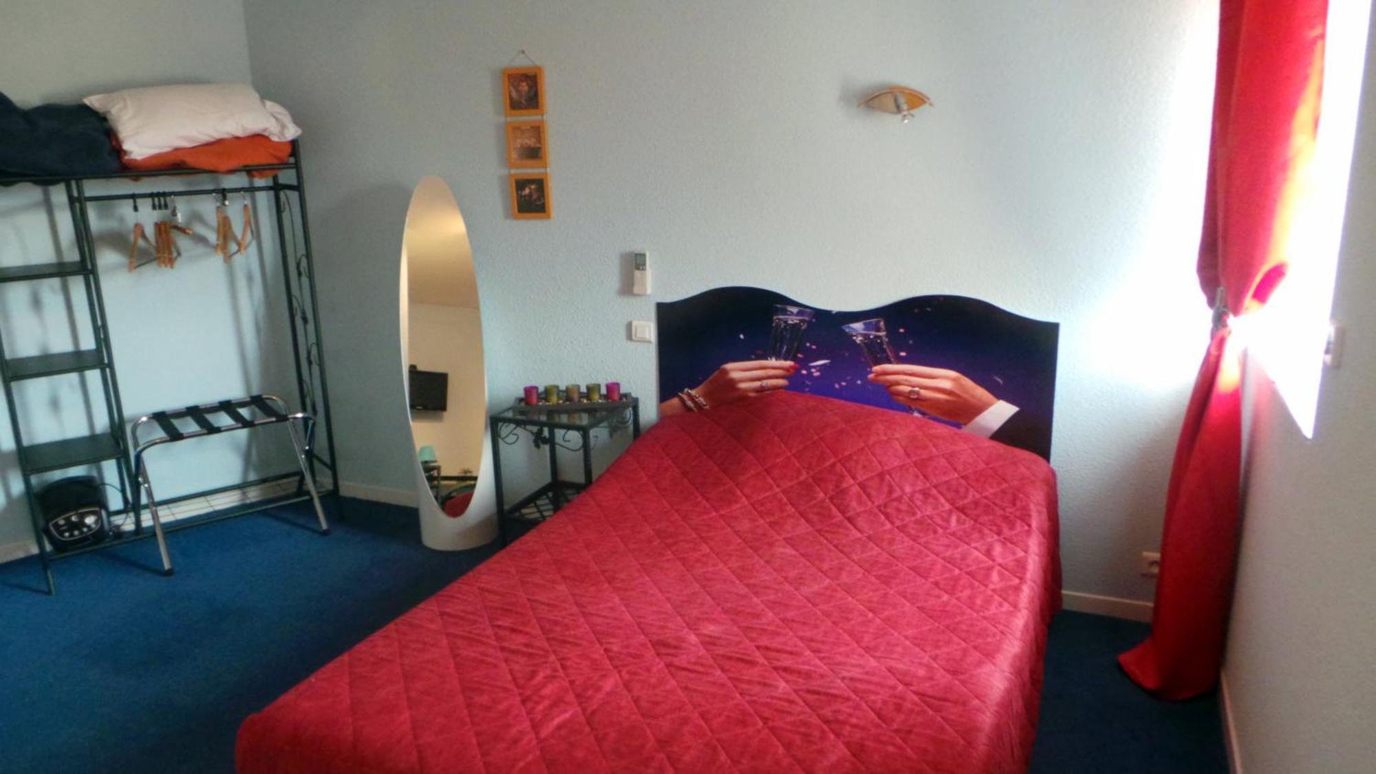 Hotel Le Gambetta Carmaux 部屋 写真