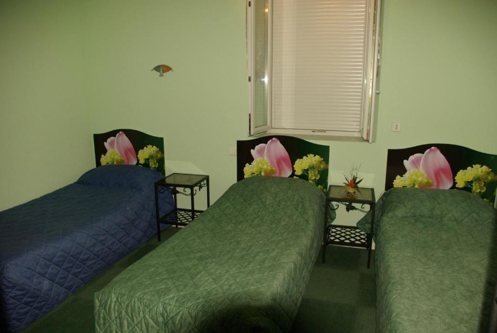 Hotel Le Gambetta Carmaux 部屋 写真