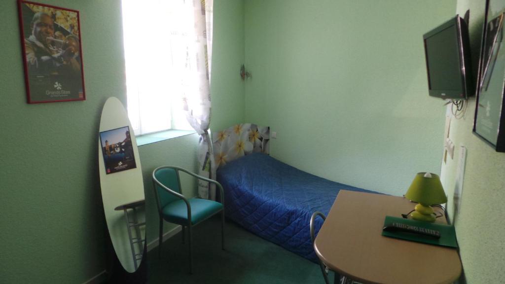 Hotel Le Gambetta Carmaux 部屋 写真